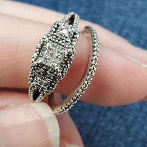 Zales 1/4 ct diamond set. Sterling silver. Sz 7.5